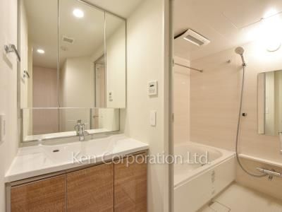 Powder Room ※Photo of the same layout on 3 floor. Decoration and fixture may differ.