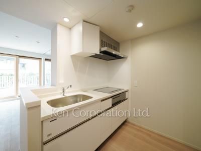 Kitchen ※Photo of the same layout on 1 floor. Decoration and fixture may differ.