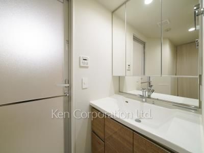 Powder Room ※Photo of the same layout on 1 floor. Decoration and fixture may differ.