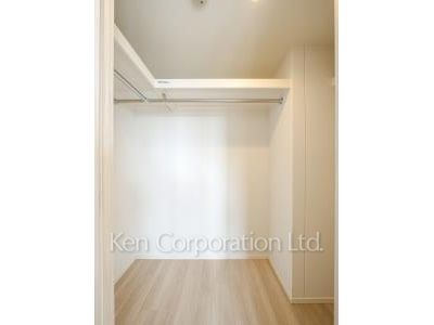 Walk-In Closet ※Photo of the same layout on 3 floor. Decoration and fixture may differ.