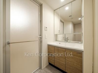 Powder Room ※Photo of the same layout on 3 floor. Decoration and fixture may differ.