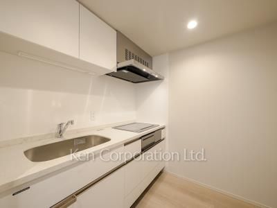 Kitchen ※Photo of the same layout on 3 floor. Decoration and fixture may differ.