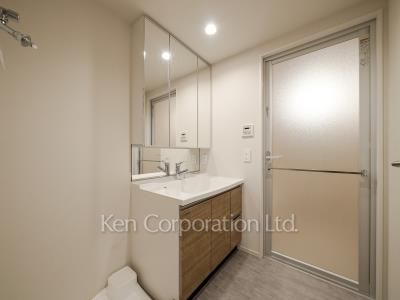 Powder Room ※Photo of the same layout on 3 floor. Decoration and fixture may differ.