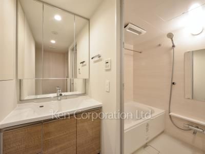Powder Room ※Photo of the same layout on 3 floor. Decoration and fixture may differ.