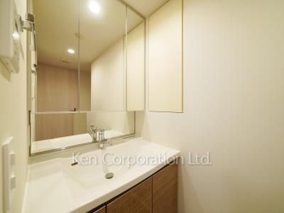 Powder Room ※Photo of the same layout on 1 floor. Decoration and fixture may differ.