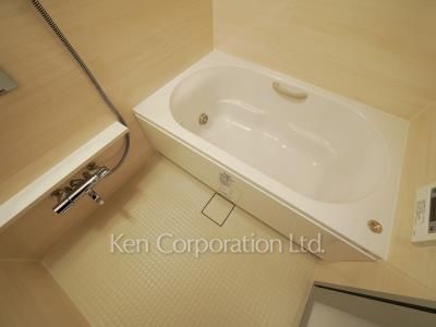 Bath ※Photo of the same layout on 4 floor. Decoration and fixture may differ.