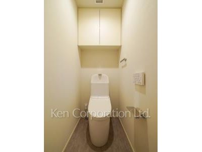 Lavatory ※Photo of the same layout on 4 floor. Decoration and fixture may differ.
