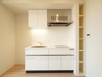 Kitchen ※Photo of the same layout on 4 floor. Decoration and fixture may differ.