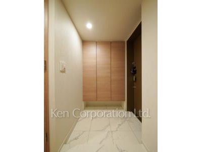 Entrance ※Photo of the same layout on 5 floor. Decoration and fixture may differ.
