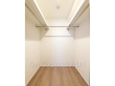Walk-In Closet ※Photo of the same layout on 2 floor. Decoration and fixture may differ.