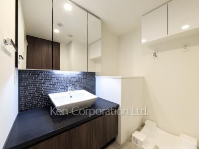Powder Room ※Photo of the same layout on 2 floor. Decoration and fixture may differ.