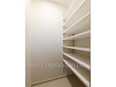 Shoes-In Closet ※Photo of the same layout on 5 floor. Decoration and fixture may differ.