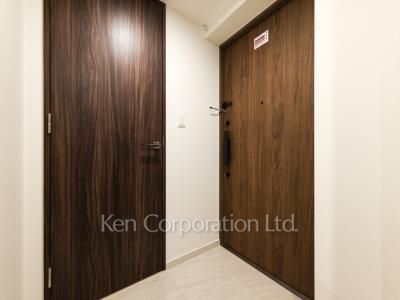 Entrance ※Photo of the same layout on 5 floor. Decoration and fixture may differ.