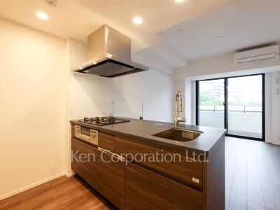Kitchen ※Photo of the same layout on 5 floor. Decoration and fixture may differ.