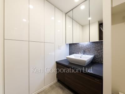 Powder Room ※Photo of the same layout on 5 floor. Decoration and fixture may differ.