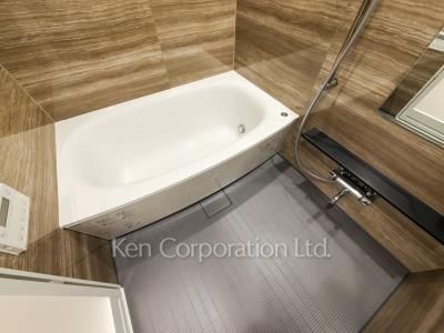 Bath ※Photo of the same layout on 5 floor. Decoration and fixture may differ.