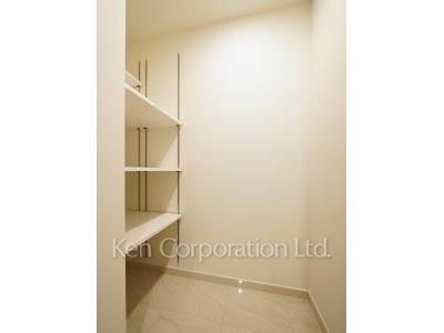 Shoes-In Closet ※Photo of the same layout on 4 floor. Decoration and fixture may differ.