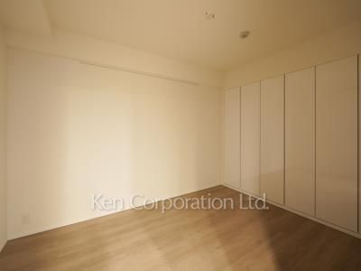 Bedroom ※Photo of the same layout on 4 floor. Decoration and fixture may differ.
