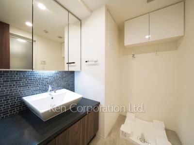 Powder Room ※Photo of the same layout on 4 floor. Decoration and fixture may differ.