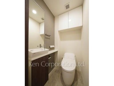 Lavatory ※Photo of the same layout on 4 floor. Decoration and fixture may differ.