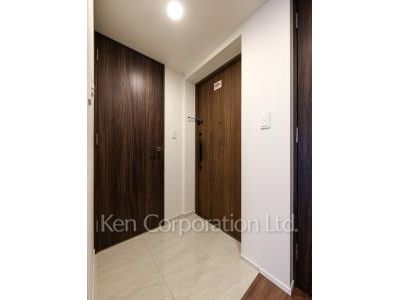 Entrance ※Photo of the same layout on 5 floor. Decoration and fixture may differ.