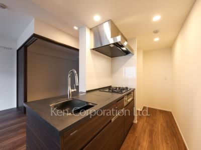 Kitchen ※Photo of the same layout on 5 floor. Decoration and fixture may differ.