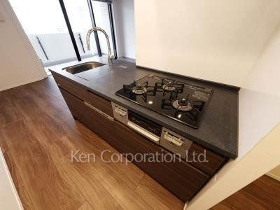 Kitchen ※Photo of the same layout on 5 floor. Decoration and fixture may differ.
