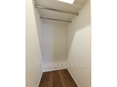 Walk-In Closet ※Photo of the same layout on 5 floor. Decoration and fixture may differ.