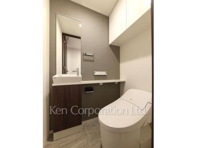Lavatory ※Photo of the same layout on 4 floor. Decoration and fixture may differ.