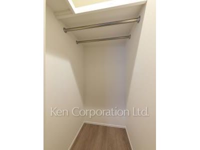 Walk-In Closet ※Photo of the same layout on 4 floor. Decoration and fixture may differ.