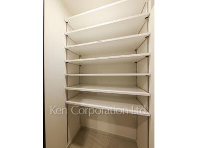 Shoes-In Closet ※Photo of the same layout on 4 floor. Decoration and fixture may differ.