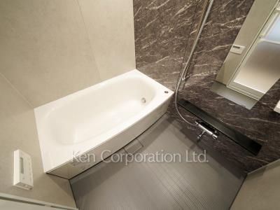 Bath ※Photo of the same layout on 4 floor. Decoration and fixture may differ.
