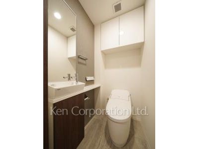 Lavatory ※Photo of the same layout on 4 floor. Decoration and fixture may differ.