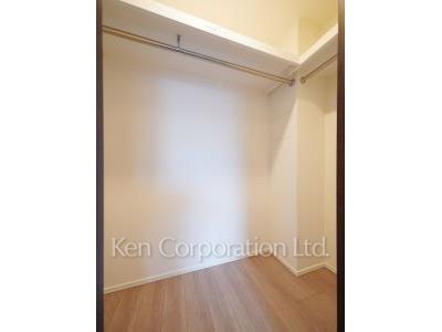 Walk-In Closet ※Photo of the same layout on 4 floor. Decoration and fixture may differ.