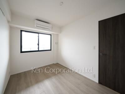 Bedroom ※Photo of the same layout on 4 floor. Decoration and fixture may differ.