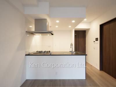 Kitchen ※Photo of the same layout on 4 floor. Decoration and fixture may differ.