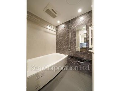 Bath ※Photo of the same layout on 4 floor. Decoration and fixture may differ.