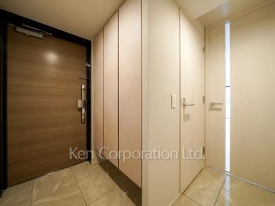 Entrance ※Photo of the same layout on 9 floor. Decoration and fixture may differ.