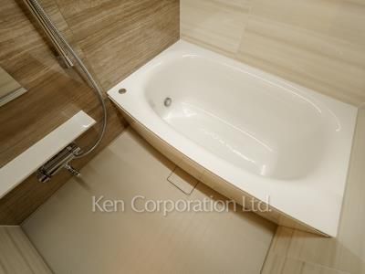 Bath ※Photo of the same layout on 9 floor. Decoration and fixture may differ.