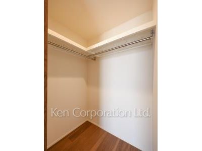 Walk-In Closet ※Photo of the same layout on 41 floor. Decoration and fixture may differ.