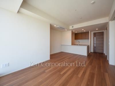 Living-Dining ※Photo of the same layout on 41 floor. Decoration and fixture may differ.