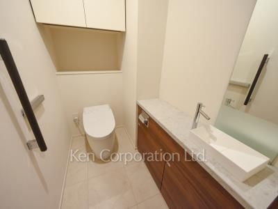 Lavatory ※Photo of the same layout on 41 floor. Decoration and fixture may differ.