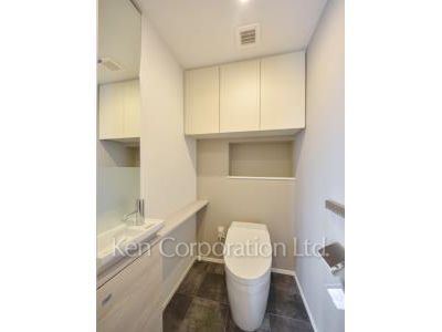 Lavatory ※Photo of the same layout on 7 floor. Decoration and fixture may differ.