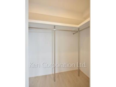 Walk-In Closet ※Photo of the same layout on 7 floor. Decoration and fixture may differ.