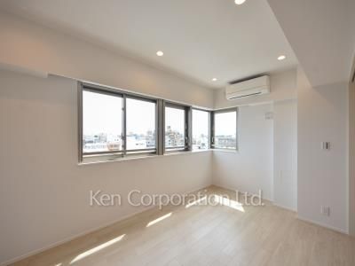 Bedroom ※Photo of the same layout on 7 floor. Decoration and fixture may differ.