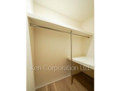 Walk-In Closet ※Photo of the same layout on 12 floor. Decoration and fixture may differ.