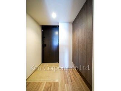 Entrance ※Photo of the same layout on 12 floor. Decoration and fixture may differ.