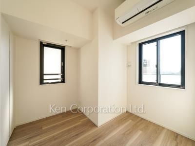 Service room (Extra room space) ※Photo of the same layout on 12 floor. Decoration and fixture may differ.