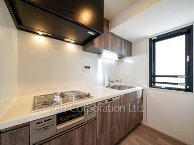 Kitchen ※Photo of the same layout on 12 floor. Decoration and fixture may differ.