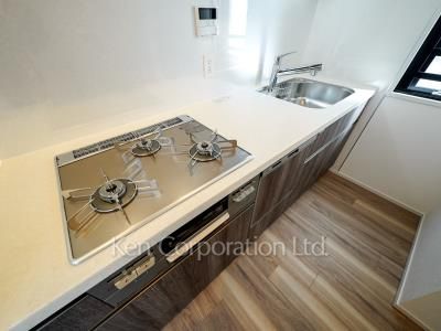 Kitchen ※Photo of the same layout on 12 floor. Decoration and fixture may differ.